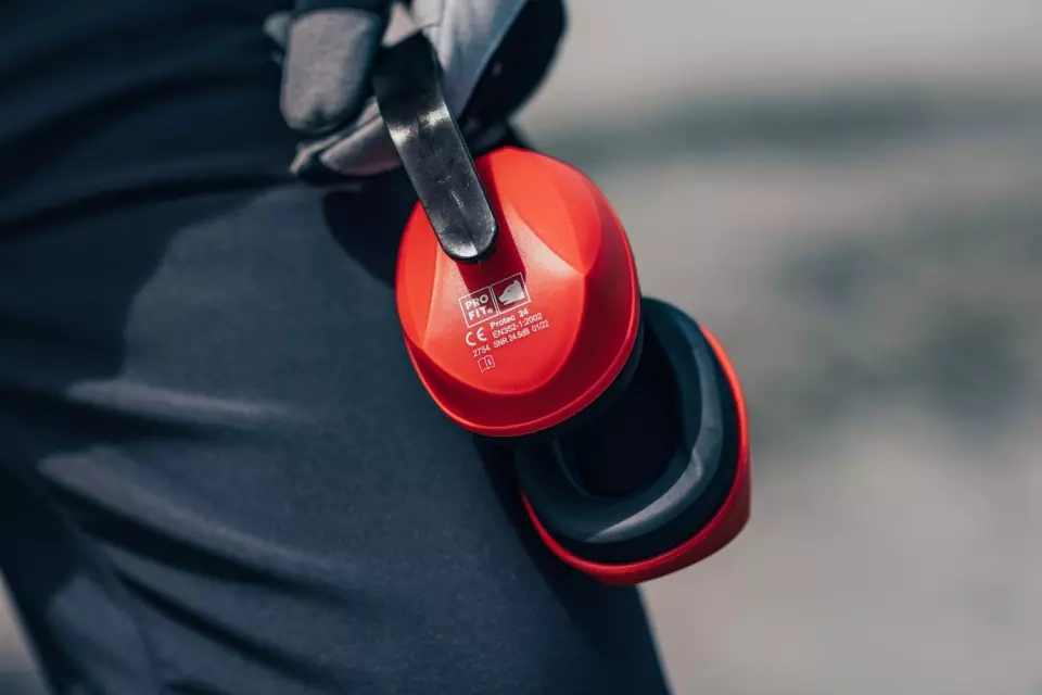 PRO FIT 2400, Protec 24 Ear Defenders, image 2, gallery thumbnail