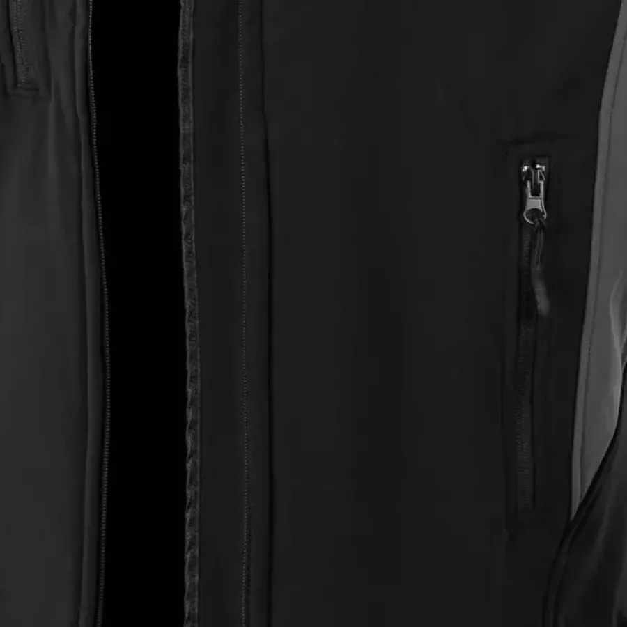 **Zipper Pockets** keep your essentials securely in place while giving you easy access on the go.