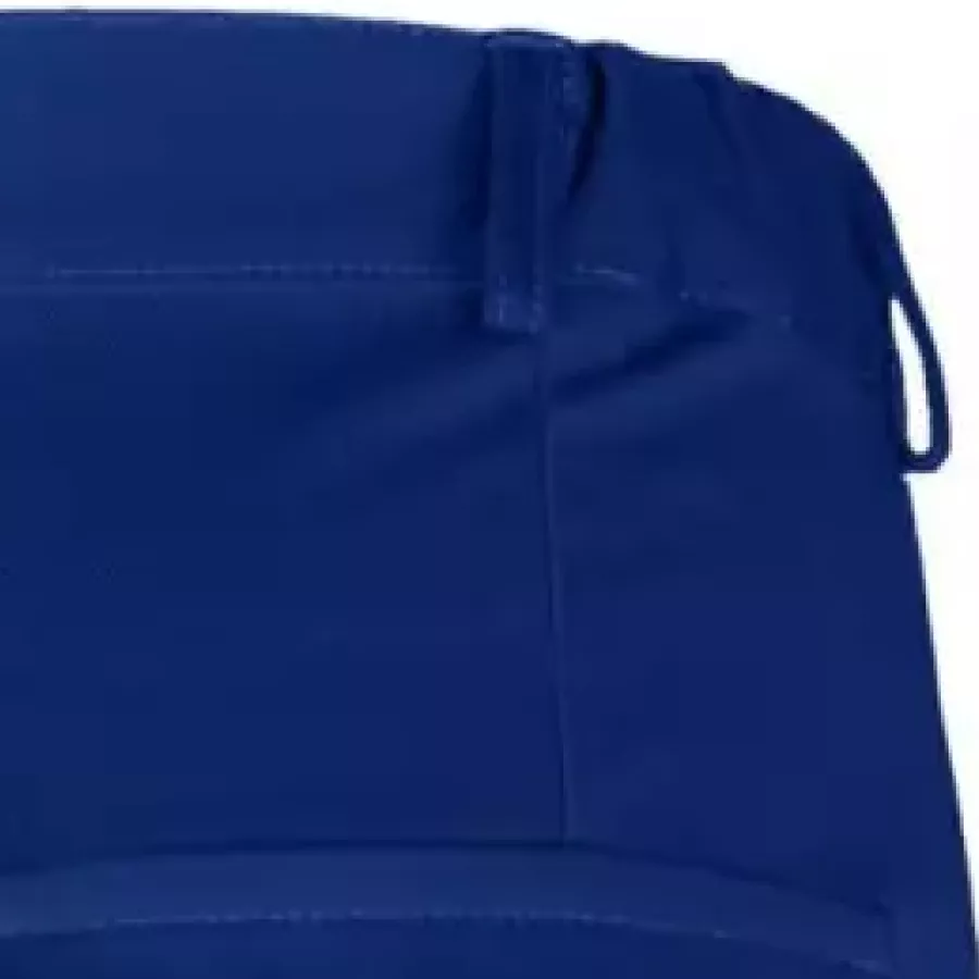 **Seitlicher Dehnbund** passt sich Ihren Bewegungen an und sorgt den ganzen Tag für einen bequemen und sicheren Sitz.