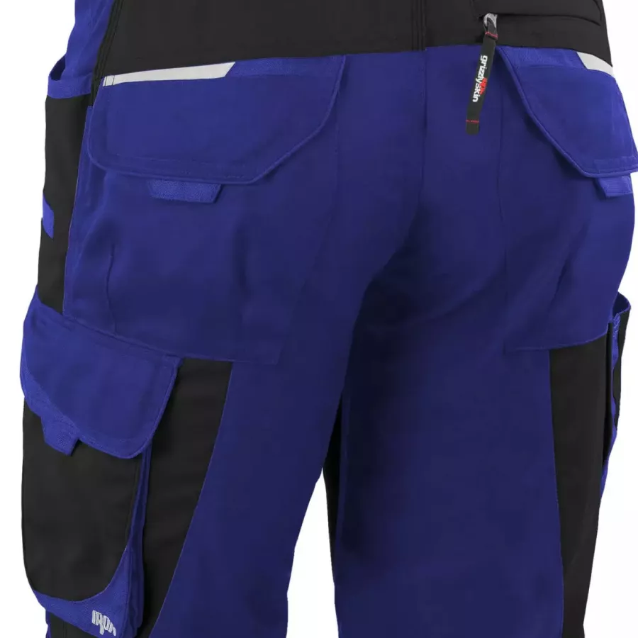 **Mehrere Taschen** halten Ihre Werkzeuge und Utensilien griffbereit, damit Sie effizient bleiben, ohne an Tempo zu verlieren.