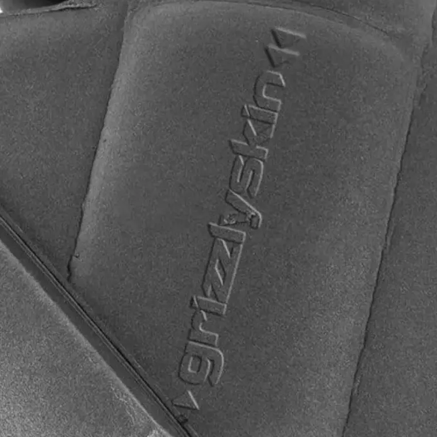 **100% EVA Material** delivers lightweight cushioning that feels soft on your knees.