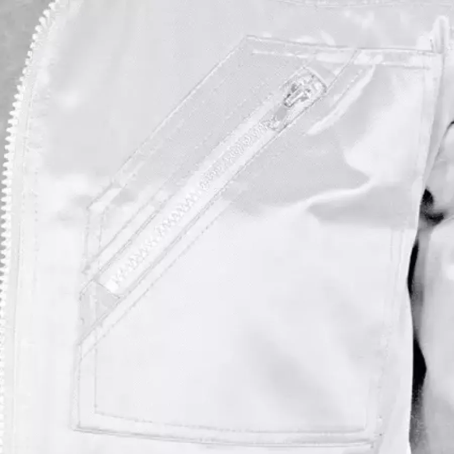 **Chest Pockets** provide handy storage for essentials while keeping them within easy reach.