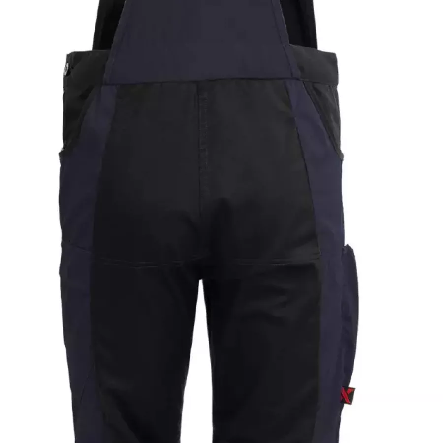 **Multiple Pockets** keep your tools and essentials organized and within easy reach so you can stay productive on the move.