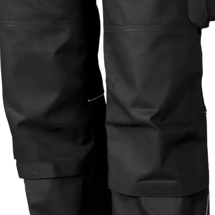 **Knee Pad Pockets** let you work comfortably on your knees without breaking focus or momentum.