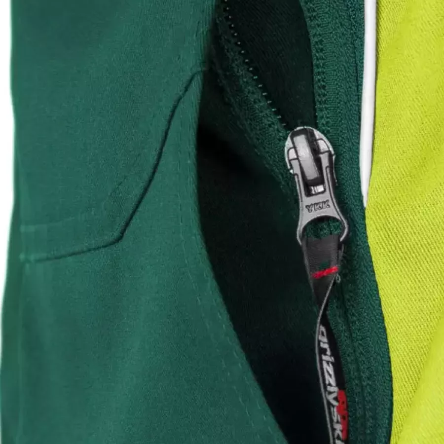 **Zipper Pockets** keep your essentials securely in place while staying easy to access on the move.