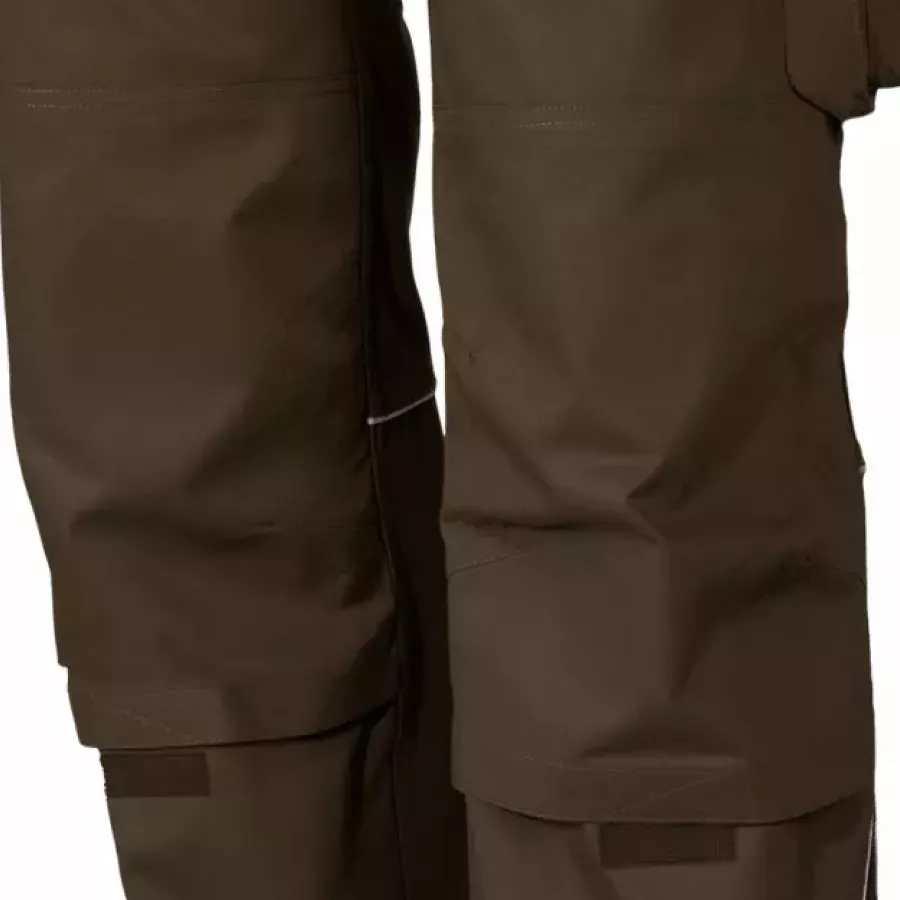 **Knee Pad Pockets** let you work comfortably on your knees without breaking focus or momentum.