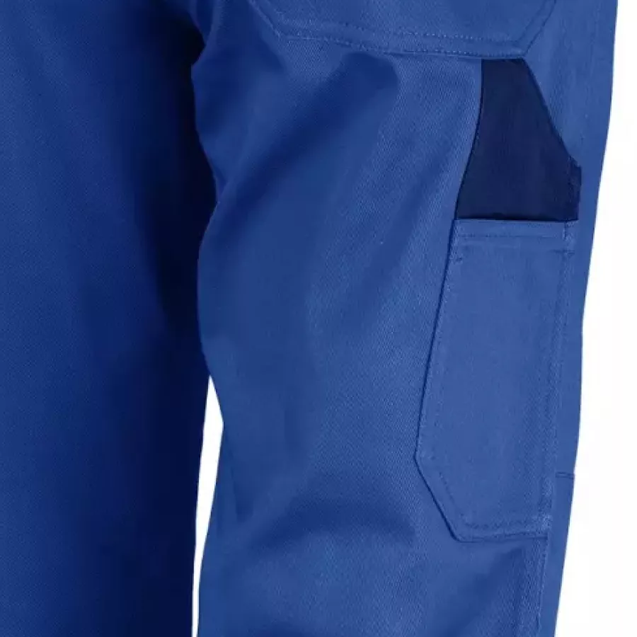 **Multiple Pockets** keep your tools and essentials organized and within easy reach for efficient work.