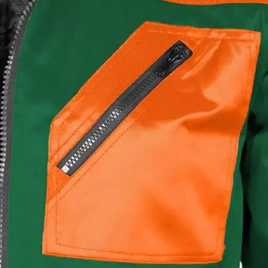 **Chest Pockets** provide handy storage for essentials while keeping them within easy reach.