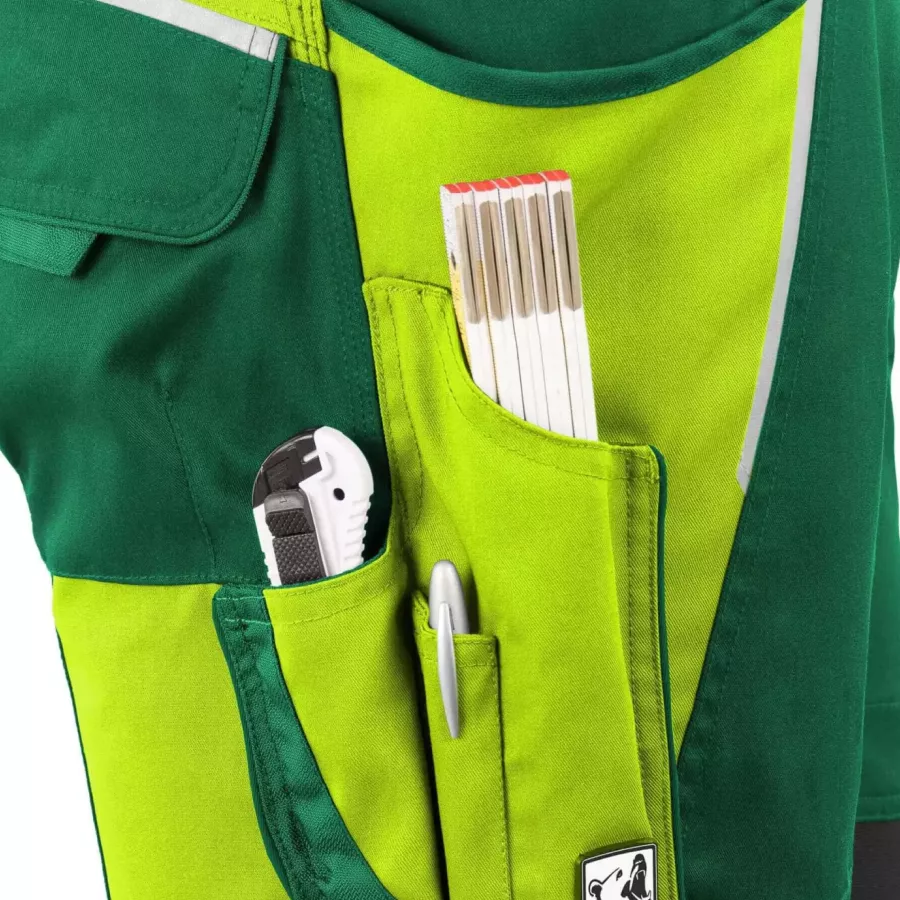 Mehrere Werkzeugtaschen halten Ihr Werkzeug organisiert und griffbereit für effizientes, unterbrechungsfreies Arbeiten.