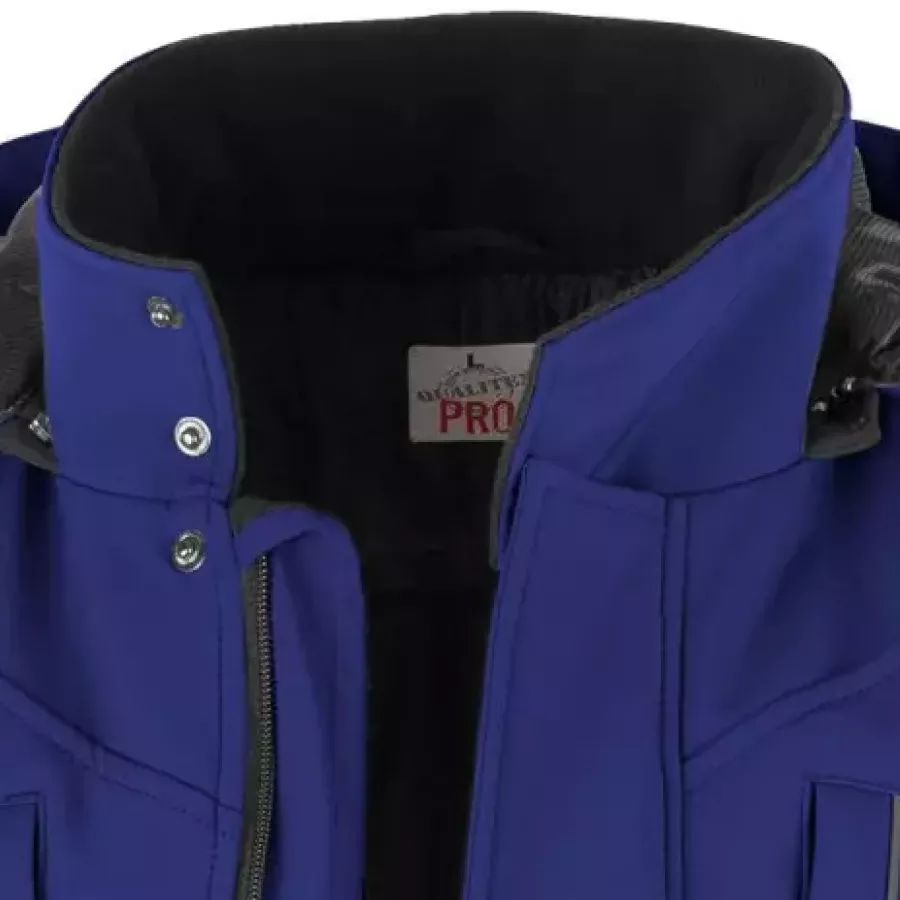 **Stand Up Collar** wraps your neck in extra comfort to keep warmth in and distractions out on cooler days.