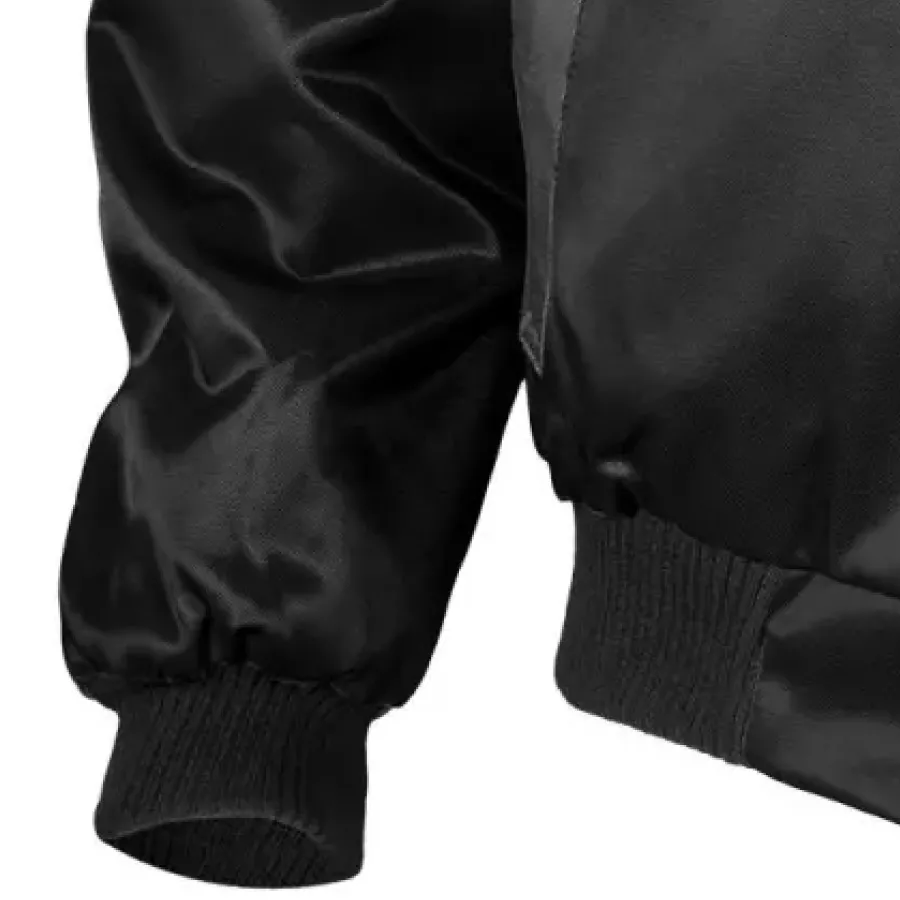 **Elastische Bündchen** schließen die Wärme ein und sorgen für einen anliegenden, bequemen Sitz, ohne die Bewegungsfreiheit einzuschränken.