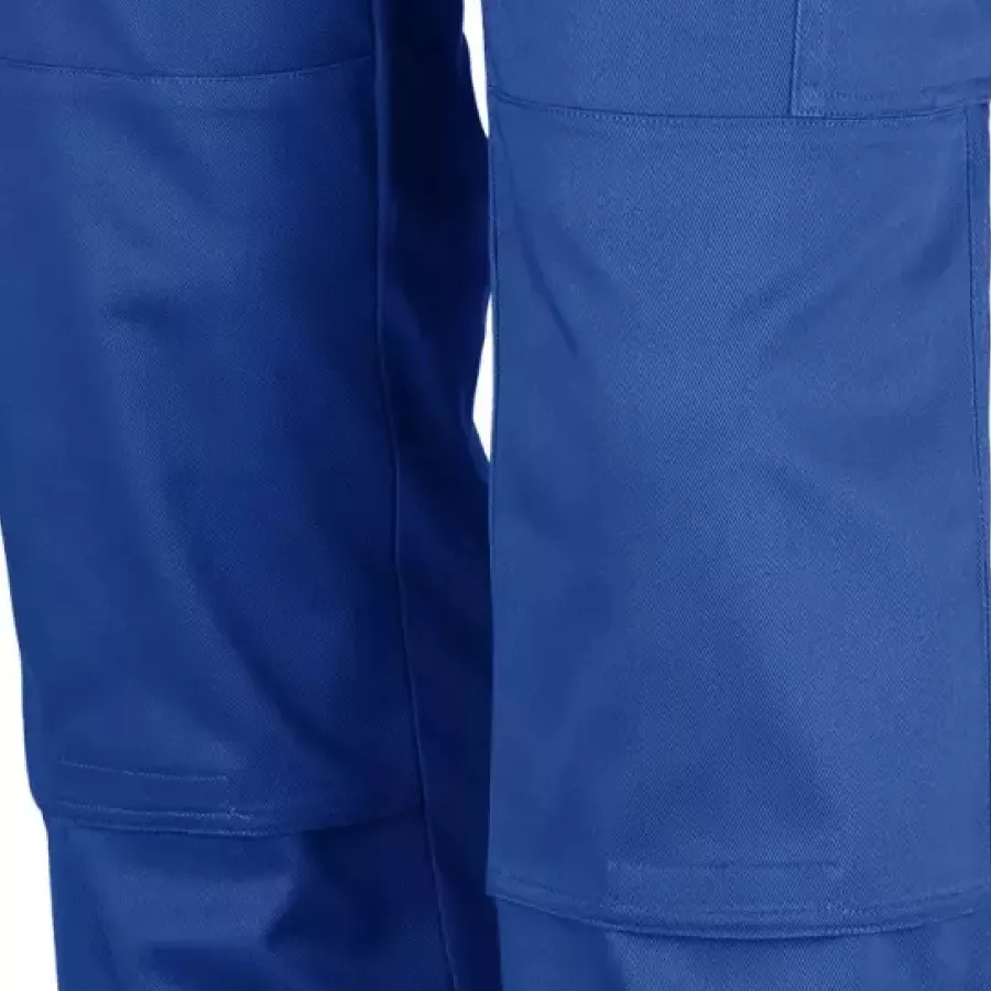 **Knee Pad Pockets** let you work on your knees comfortably without slowing down your day.