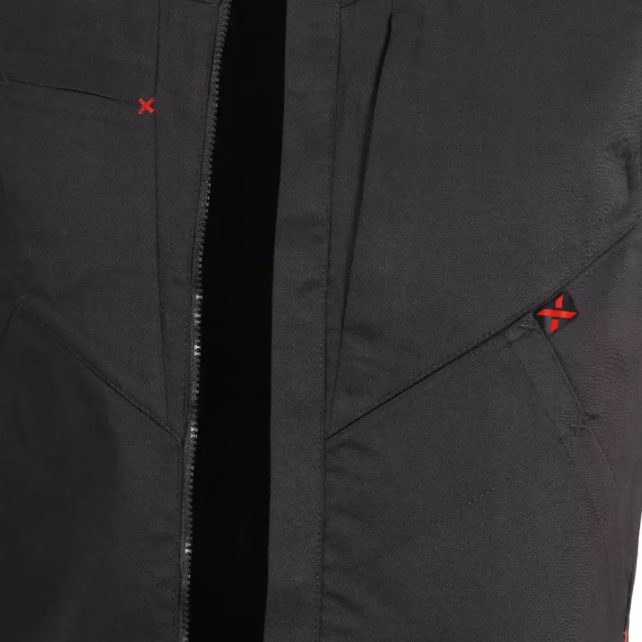 **Lightweight Construction** keeps you unrestricted and comfortable all day long.