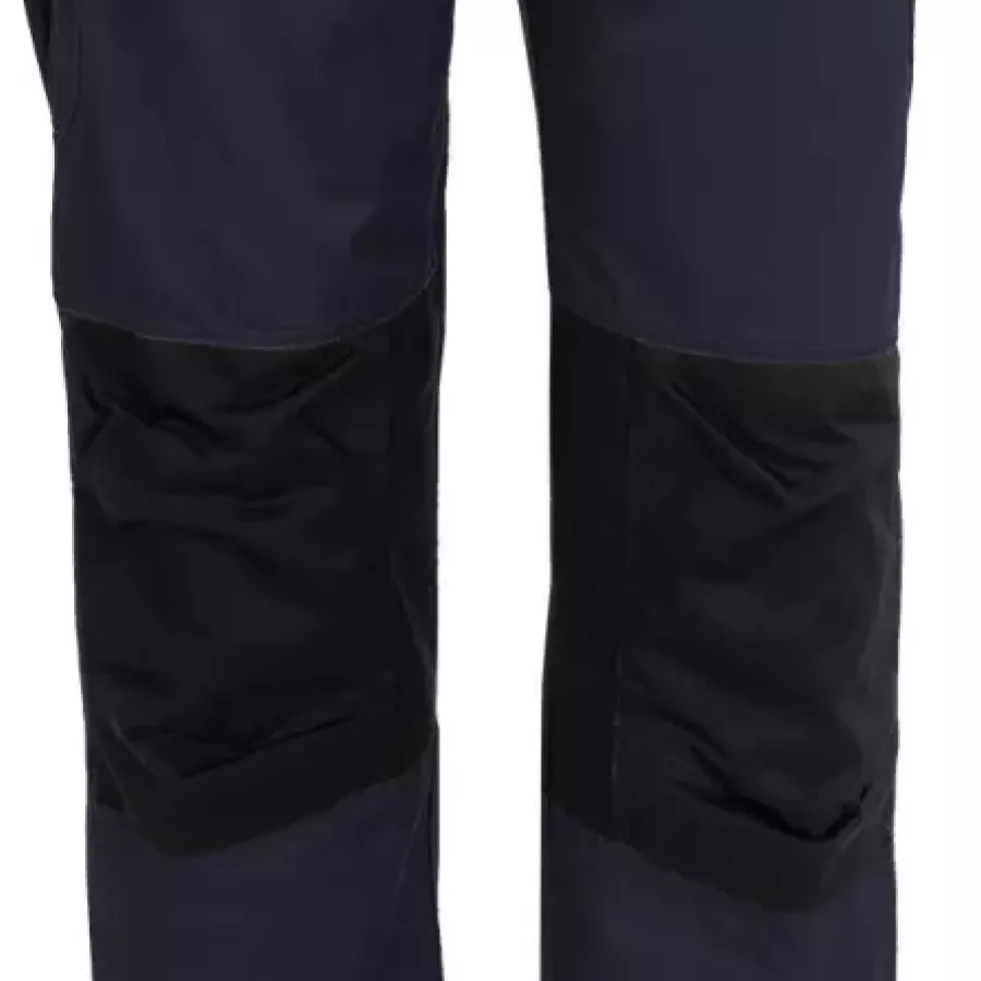 **Knee Pad Pockets** let you insert padding effortlessly so you can kneel comfortably and focus on the job without strain.