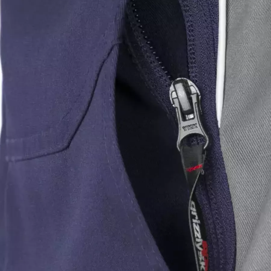 **Reißverschlusstaschen** halten Ihre Wertsachen sicher verstaut, während sie unterwegs leicht zugänglich bleiben.