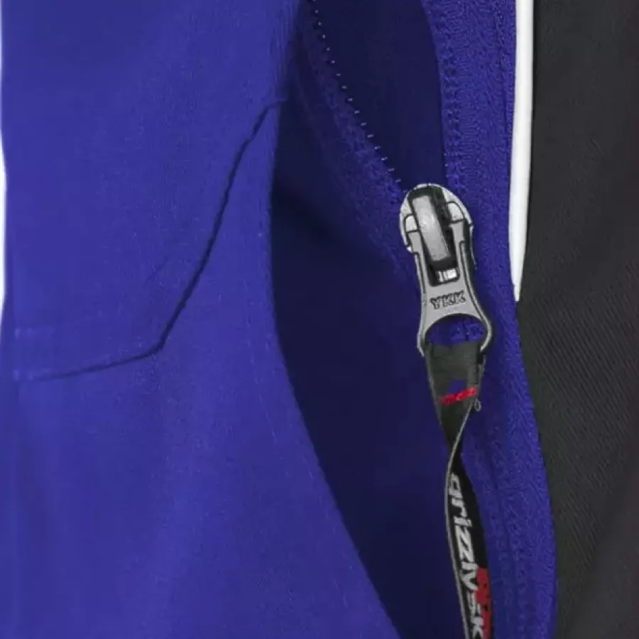 **Zipper Pockets** keep your essentials securely in place while staying easy to access on the move.