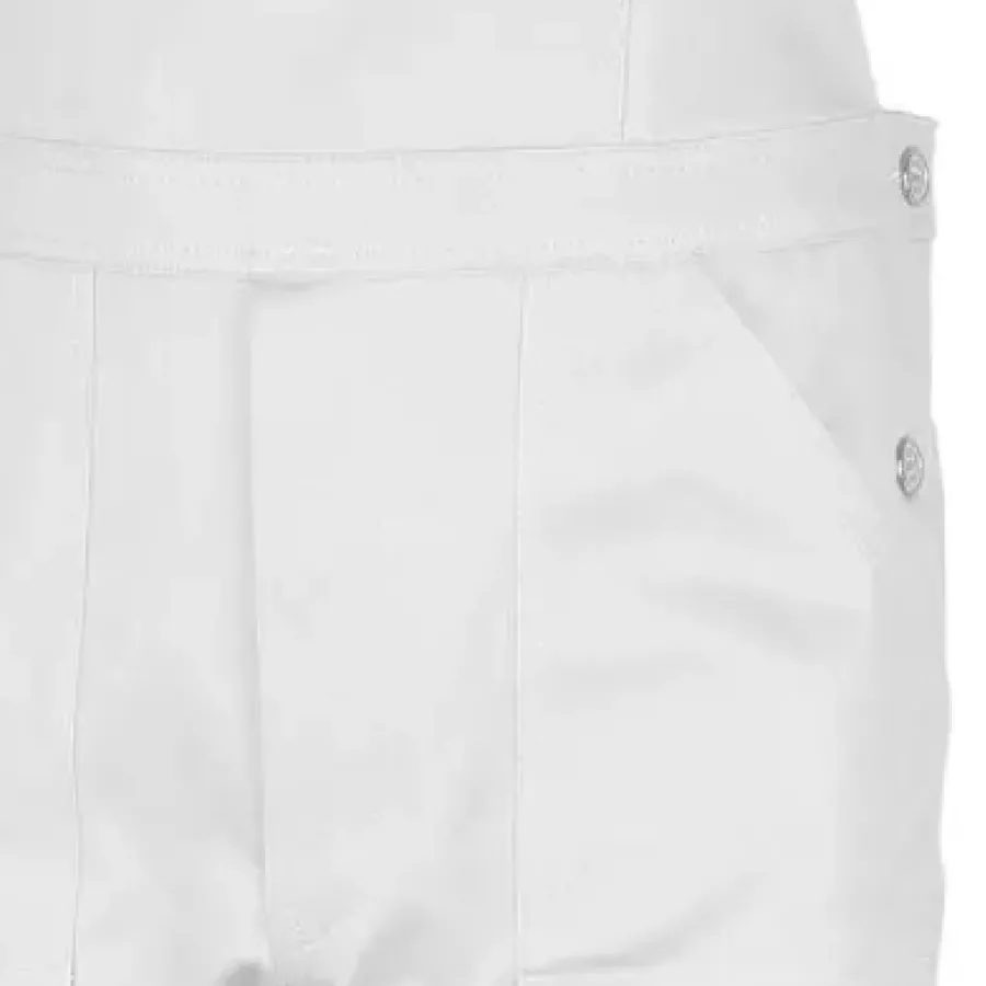 **Reinforced Patch Front Pockets** keep your essentials secure and easy to access during active work.