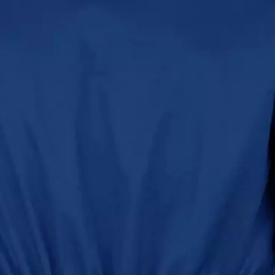 **Reiner Baumwollstoff** fühlt sich weich und atmungsaktiv auf der Haut an und sorgt für Tragekomfort bei langen Arbeitseinsätzen.