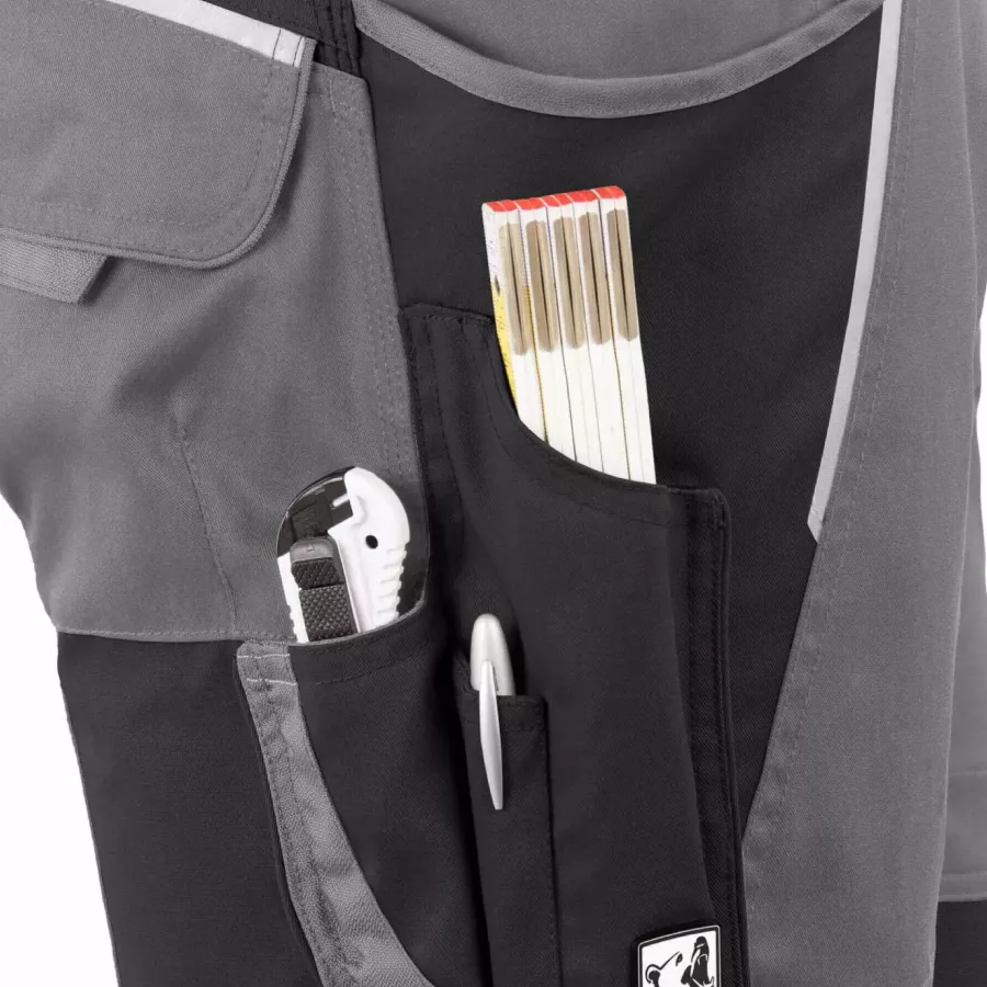**Multiple Tool Pockets** keep your tools organized and close at hand for efficient, uninterrupted work.