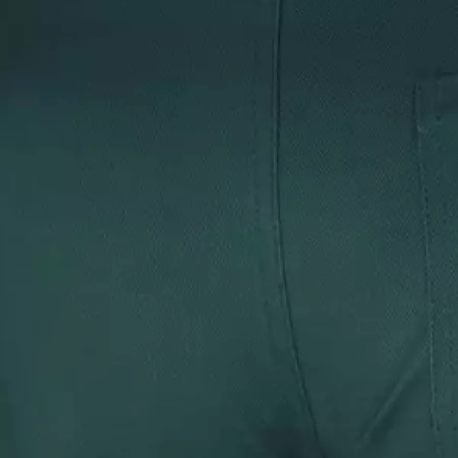 **100% Baumwolle** bietet natürliche Weichheit und Atmungsaktivität für ganztägigen Komfort, auf den Sie sich verlassen können.