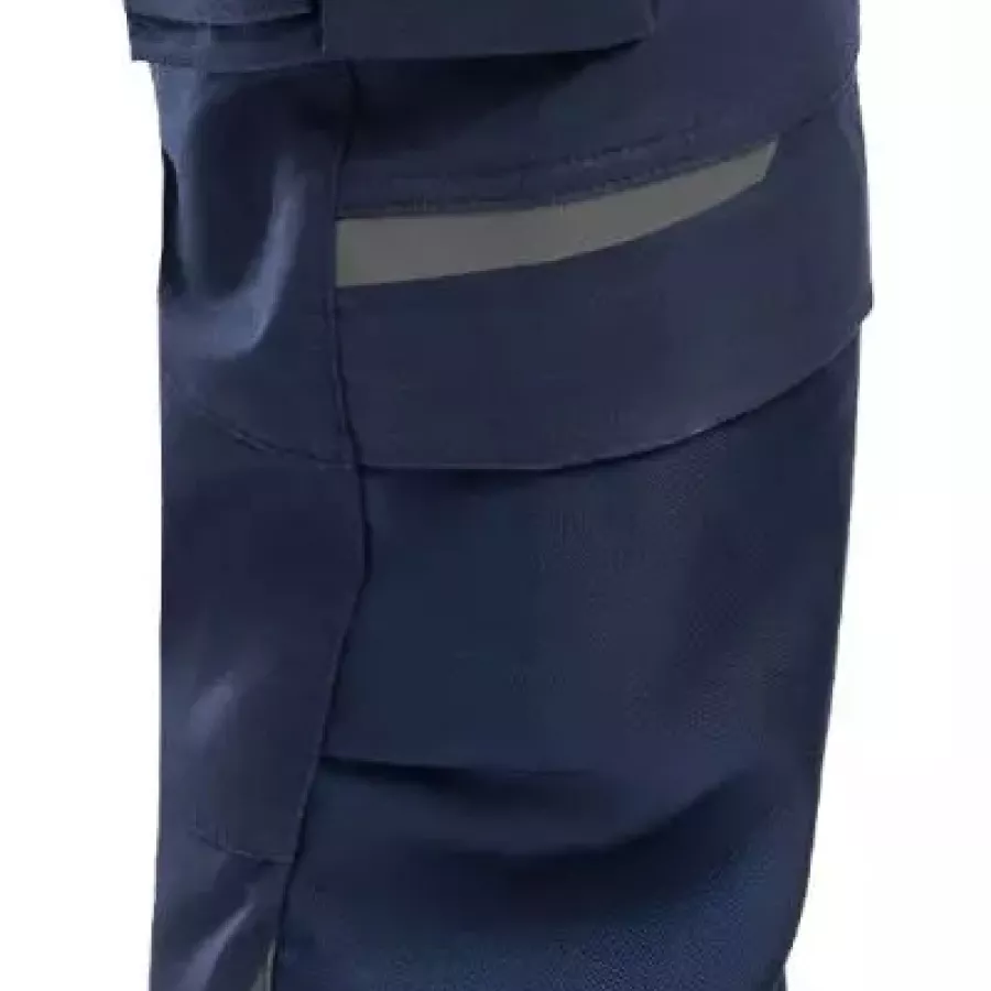 **Cordura® Knee Pad Pocket** adds durable support that keeps kneeling tasks comfortable and long-lasting.