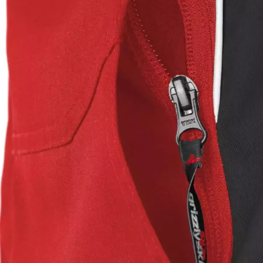 **Zipper Pockets** keep your essentials securely in place while staying easy to access on the move.