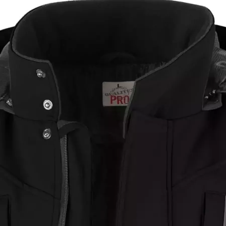 **Stand Up Collar** wraps your neck in extra comfort to keep warmth in and distractions out on cooler days.