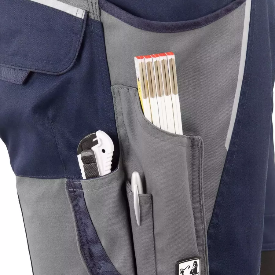 Mehrere Werkzeugtaschen halten Ihr Werkzeug organisiert und griffbereit für effizientes, unterbrechungsfreies Arbeiten.