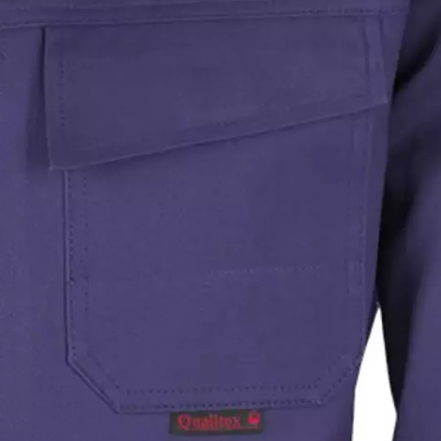 **Brusttasche** hält Ihre wichtigsten Utensilien griffbereit, damit Sie bei der Arbeit organisiert bleiben.