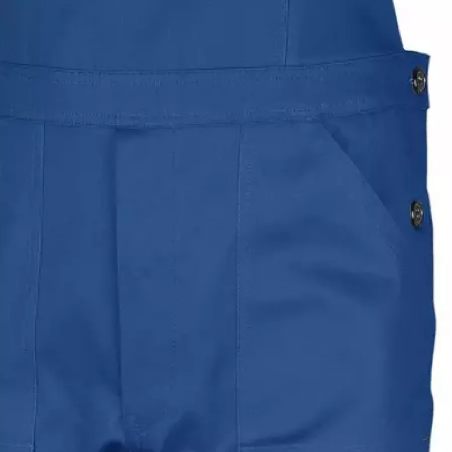 **Reinforced Patch Front Pockets** keep your essentials secure and easy to access during active work.