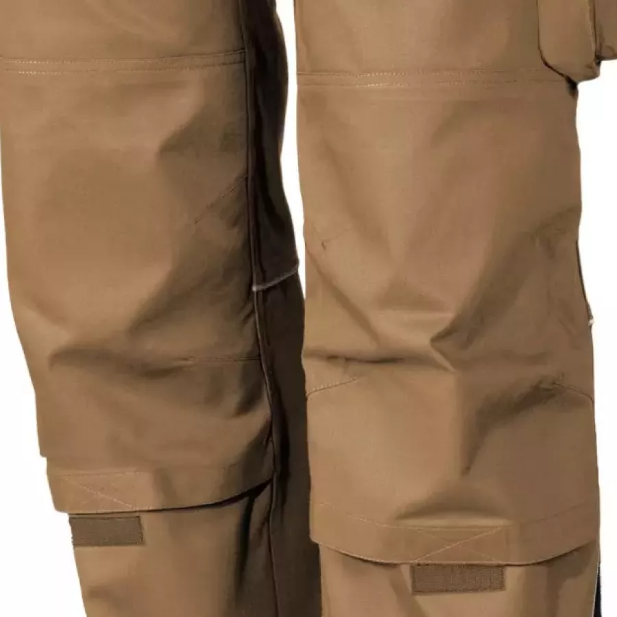 **Knee Pad Pockets** let you work comfortably on your knees without breaking focus or momentum.