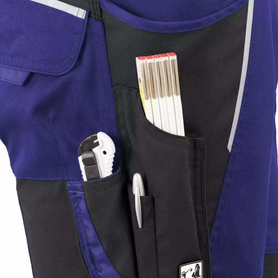 Mehrere Werkzeugtaschen halten Ihr Werkzeug organisiert und griffbereit für effizientes, unterbrechungsfreies Arbeiten.