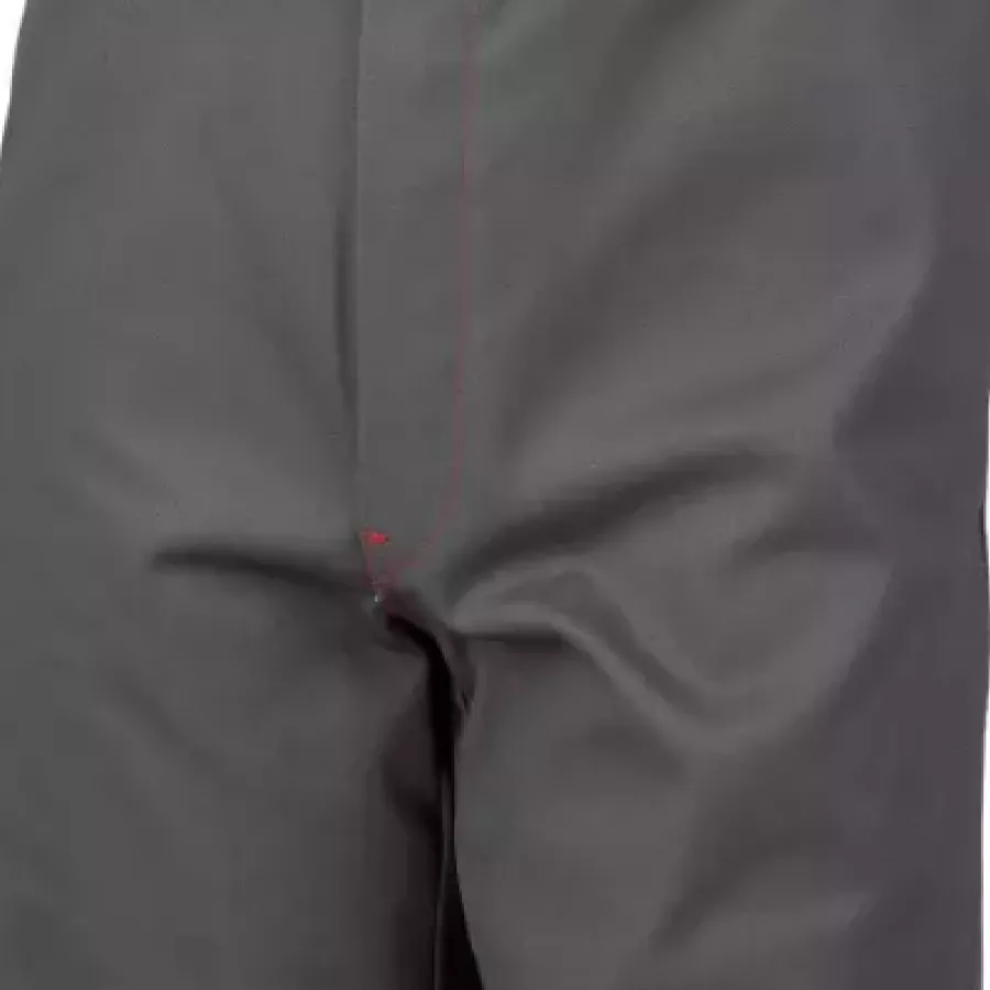 Flammhemmendes Material bietet zuverlässige Leistung in anspruchsvollen Umgebungen und ermöglicht es Ihnen, sich sicher auf Ihre Arbeit zu konzentrieren.