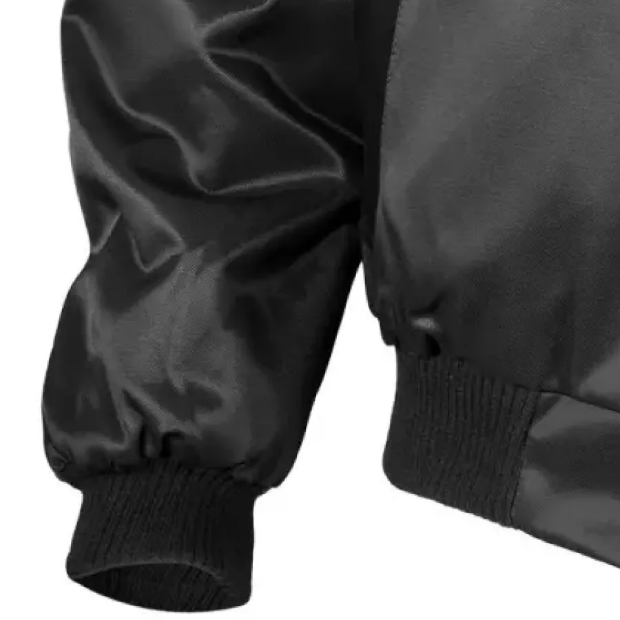 **Elastische Bündchen** schließen die Wärme ein und sorgen für einen anliegenden, bequemen Sitz, ohne die Bewegungsfreiheit einzuschränken.