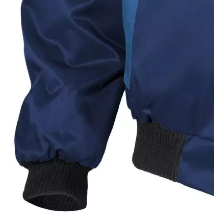 **Elastic Cuffs** keep warmth in and add a snug, comfortable fit without restricting movement.