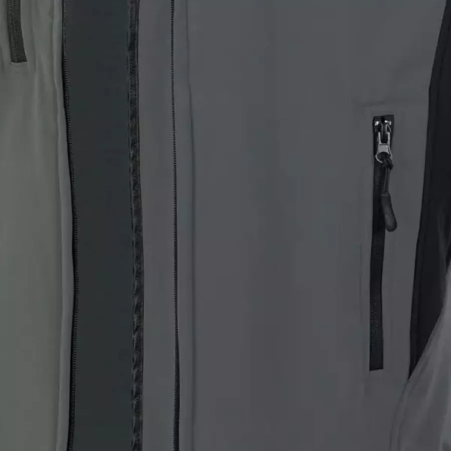 **Zipper Pockets** keep your essentials securely in place while giving you easy access on the go.