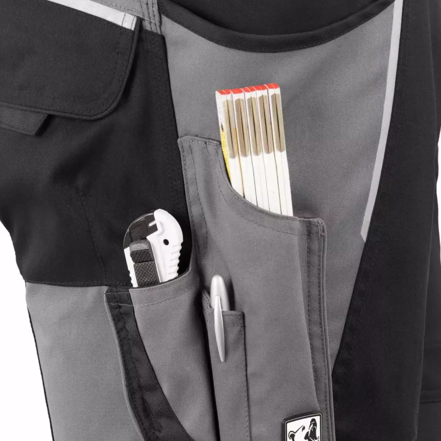 **Multiple Tool Pockets** keep your tools organized and close at hand for efficient, uninterrupted work.