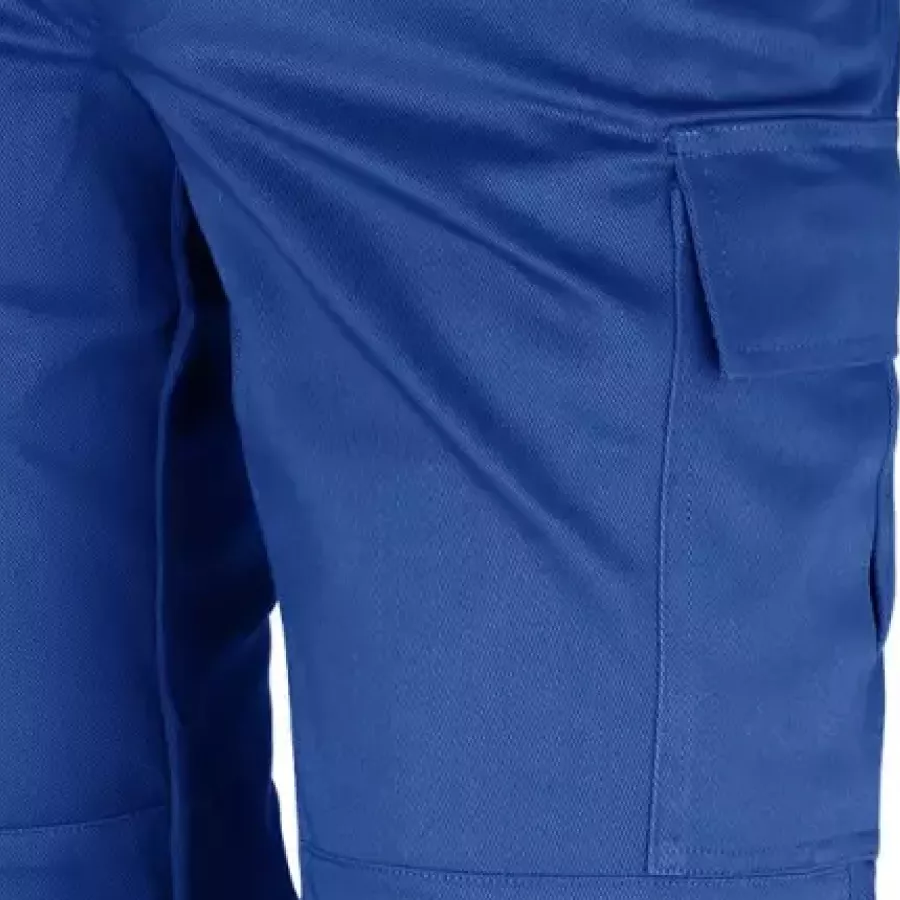 **Thigh Pocket** keeps tools and essentials within easy reach so you stay efficient on the job.