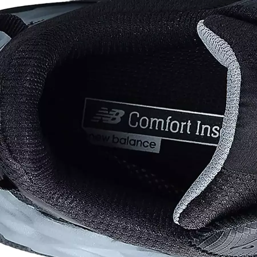 **Comfort insoles** cushion every step to reduce foot fatigue.