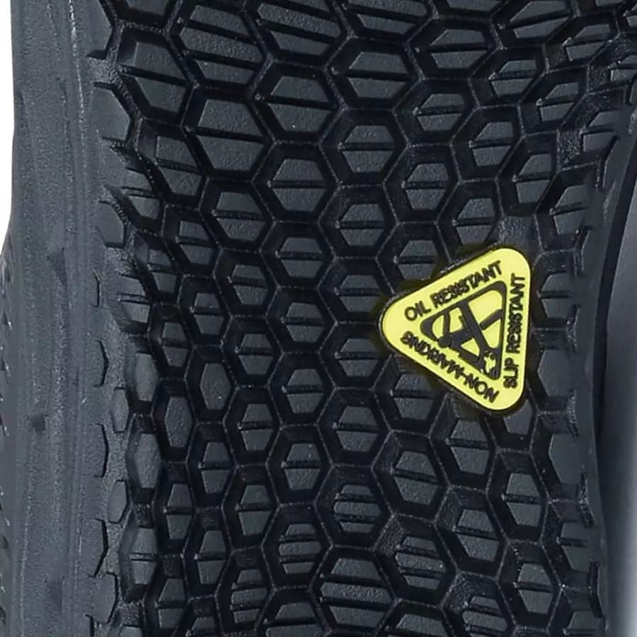 **Rutschfeste Außensohle (SRC)** sorgt für sicheren Halt auf nassen und öligen Böden.