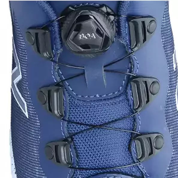 **BOA® Fit System** lets you achieve a precise, secure fit instantly with just a turn of the dial.