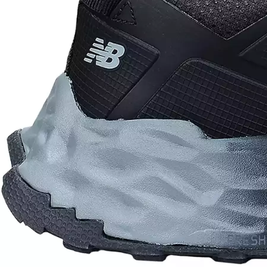 **New Balance's Fresh Foam** dämpft jeden Schritt und bringt Laufschuh-Komfort zur Arbeit.