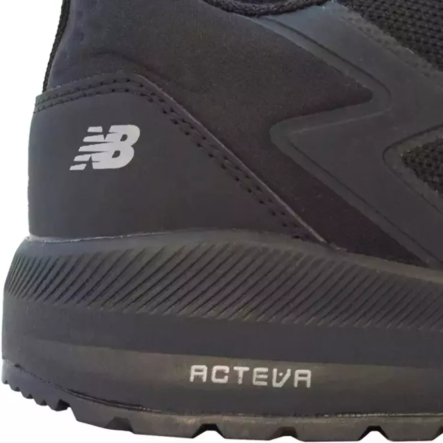 **The reinforced heel counter** provides stability and lessens strain.