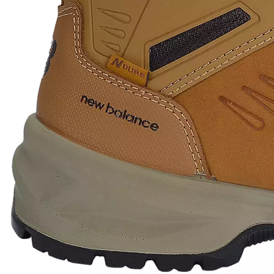 **Comfort insoles** support your feet so you feel good from clock-in to clock-out.