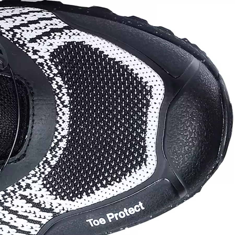 **Breathable mesh upper** keeps your feet cool and dry.