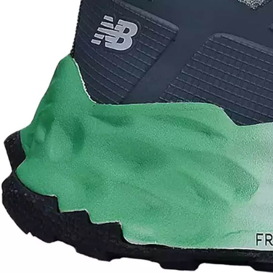 **New Balance's Fresh Foam** dämpft jeden Schritt und bringt Laufschuh-Komfort zur Arbeit.