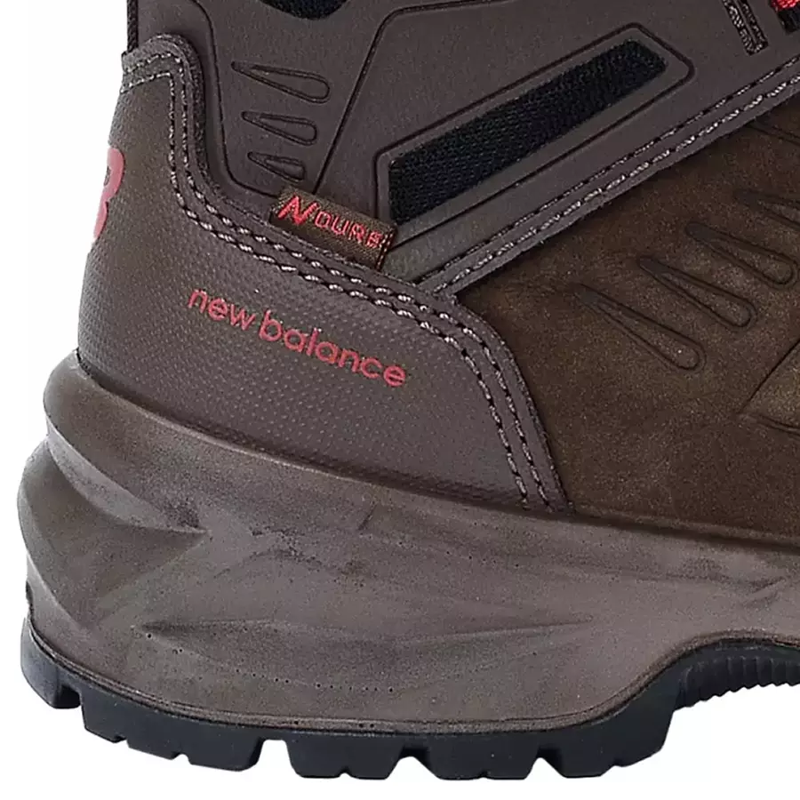 **Comfort insoles** support your feet so you feel good from clock-in to clock-out.