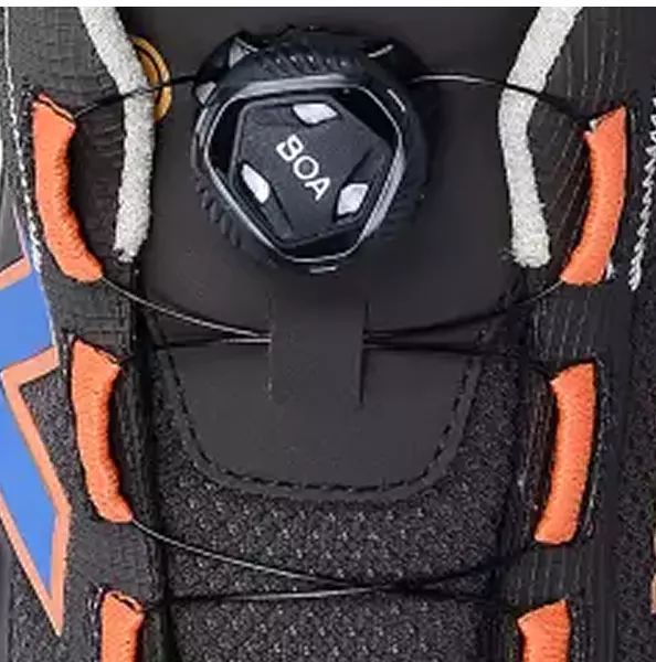 **The BOA® Lacing System** keeps your laces secure and allows quick one-handed adjustment.