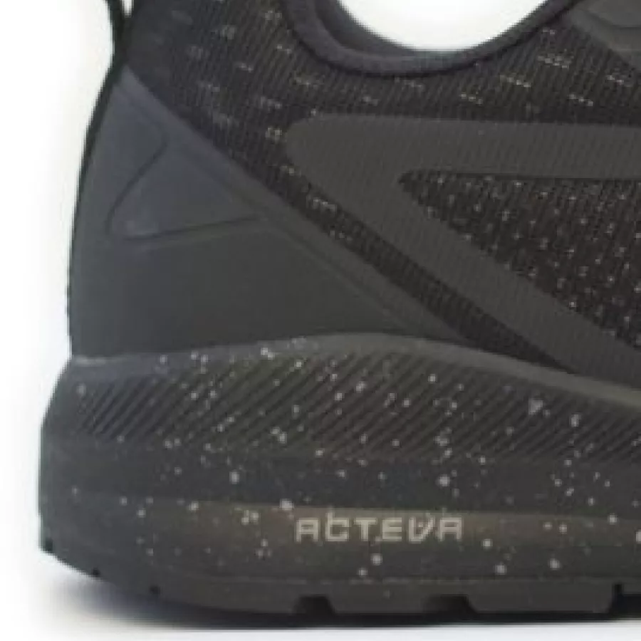 **Anti-Perforation Midsole** shields your feet from sharp objects without compromising flexibility.