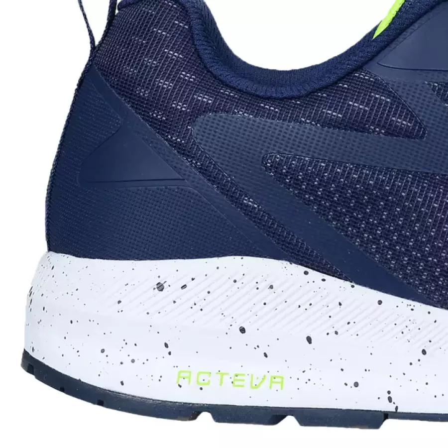 **Anti-Perforation Midsole** shields your feet from sharp objects without compromising flexibility.